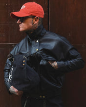 Carica l'immagine nel visualizzatore di Gallery, Bomber Luchè Cropped Ecopelle Martellata Black
