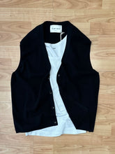 Carica l&#39;immagine nel visualizzatore di Gallery, Gilet In Maglia Black
