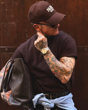 Carica l'immagine nel visualizzatore di Gallery, T-SHIRT NEW MEZZOCOLLO SEMIOVERSIZE CIOCCOLATO
