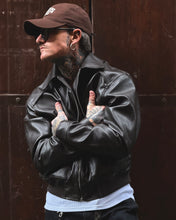 Carica l'immagine nel visualizzatore di Gallery, Bomber Twist SemiOverSize Cropped Cioccolato
