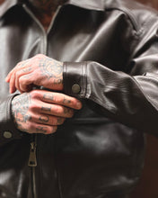 Carica l'immagine nel visualizzatore di Gallery, Bomber Twist SemiOverSize Cropped Cioccolato
