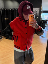 Carica l'immagine nel visualizzatore di Gallery, American Varsity Semi OverSize Rosso
