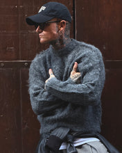 Carica l'immagine nel visualizzatore di Gallery, MAGLIONE BEAR CROPPED BLACK
