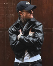 Carica l'immagine nel visualizzatore di Gallery, Bomber Twist SemiOverSize Cropped Black
