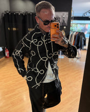 Carica l'immagine nel visualizzatore di Gallery, JACKET OVERSIZE RICAMI MISTOLANA BLACK
