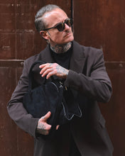 Carica l'immagine nel visualizzatore di Gallery, Bauletto in Suede Black
