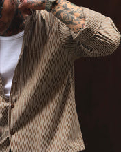 Carica l'immagine nel visualizzatore di Gallery, Camicia Cropped a Bacchetta MochaMousse
