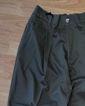 Carica l'immagine nel visualizzatore di Gallery, PANTA STRUTTURATO BAGGYFIT VERDEARMY
