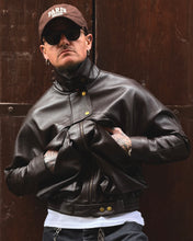 Carica l'immagine nel visualizzatore di Gallery, Bomber Luchè Cropped EcoPelle Martellata Cioccolato
