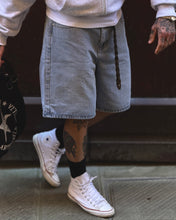 Carica l'immagine nel visualizzatore di Gallery, Bermuda In Jeans 90’s BaggyFit
