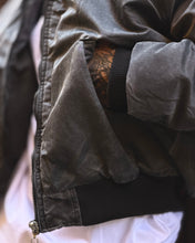 Carica l'immagine nel visualizzatore di Gallery, BOMBER ANNI ‘90 CROPPED DARK GREY
