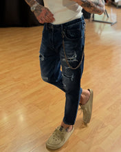 Carica l'immagine nel visualizzatore di Gallery, Jeans LooseFit Abrasioni
