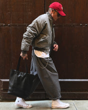 Carica l'immagine nel visualizzatore di Gallery, PANTA STRUTTURATO BAGGYFIT DARKGREY

