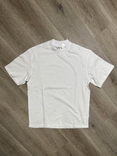 Carica l&#39;immagine nel visualizzatore di Gallery, T-Shirt Mezzocollo OverSize Off-White
