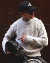 Carica l'immagine nel visualizzatore di Gallery, MAGLIONE BEAR CROPPED GHIACCIO
