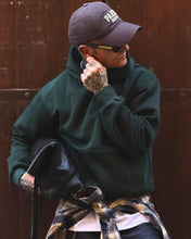 Carica l'immagine nel visualizzatore di Gallery, FELPA CROPPED BOXYFIT FELPATA VERDEGUCCI
