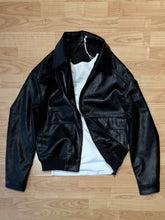 Carica l'immagine nel visualizzatore di Gallery, Bomber Twist SemiOverSize Cropped Black
