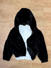 Carica l'immagine nel visualizzatore di Gallery, Pellicciotto Pharrell Cropped Black
