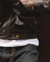 Carica l'immagine nel visualizzatore di Gallery, Bomber Luchè Cropped EcoPelle Martellata Cioccolato
