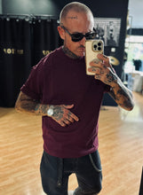 Carica l&#39;immagine nel visualizzatore di Gallery, T-Shirt Mezzocollo OverSize Bordeaux
