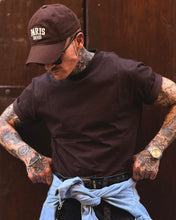 Carica l'immagine nel visualizzatore di Gallery, T-SHIRT NEW MEZZOCOLLO SEMIOVERSIZE CIOCCOLATO
