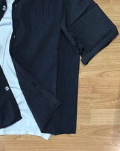 Carica l&#39;immagine nel visualizzatore di Gallery, Camicia Cropped Rigata Black
