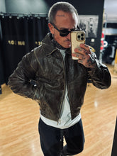 Carica l&#39;immagine nel visualizzatore di Gallery, Bomber Maverick Colletto Removibile Cioccolato
