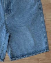 Carica l'immagine nel visualizzatore di Gallery, Bermuda In Jeans 90’s BaggyFit
