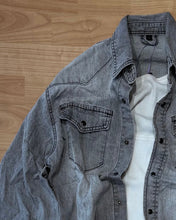 Carica l'immagine nel visualizzatore di Gallery, Camicia in Jeans 90’s UsedGrey
