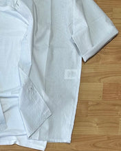 Carica l&#39;immagine nel visualizzatore di Gallery, Camicia Cropped Rigata Off-White
