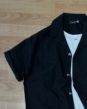 Carica l&#39;immagine nel visualizzatore di Gallery, Camicia Cropped Black
