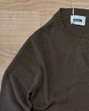 Carica l'immagine nel visualizzatore di Gallery, Maglioncino in Filo Cioccolato
