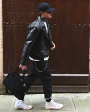 Carica l'immagine nel visualizzatore di Gallery, JEANS LOOSEFIT BLACK
