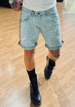 Carica l&#39;immagine nel visualizzatore di Gallery, Bermuda in Jeans LooseFit WW
