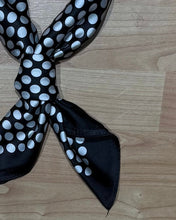 Carica l'immagine nel visualizzatore di Gallery, Foulard Pois Black
