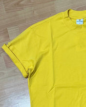 Carica l&#39;immagine nel visualizzatore di Gallery, T-Shirt Mezzocollo OverSize Yellow
