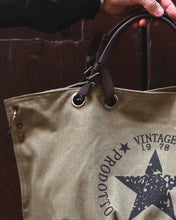 Carica l'immagine nel visualizzatore di Gallery, Bag Star In Tela Verde Army

