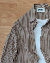 Carica l'immagine nel visualizzatore di Gallery, Camicia Cropped a Bacchetta MochaMousse

