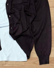 Carica l'immagine nel visualizzatore di Gallery, Cardigan Spring Basic Cioccolato
