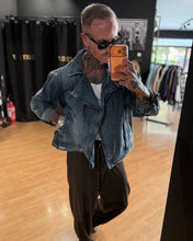 Carica l'immagine nel visualizzatore di Gallery, CHIODO IN JEANS OVERSIZE DESTROYED
