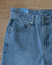 Carica l'immagine nel visualizzatore di Gallery, Bermuda In Jeans 90’s BaggyFit
