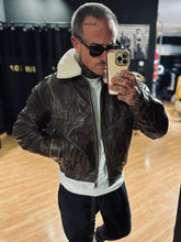 Carica l&#39;immagine nel visualizzatore di Gallery, Bomber Maverick Colletto Removibile Cioccolato
