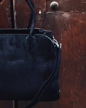 Carica l'immagine nel visualizzatore di Gallery, Bauletto in Suede Black
