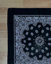 Carica l&#39;immagine nel visualizzatore di Gallery, Bandana Mandala Black
