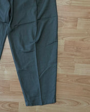 Carica l'immagine nel visualizzatore di Gallery, Panta BaggyFit MistoLino VerdeArmy

