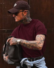 Carica l'immagine nel visualizzatore di Gallery, T-SHIRT NEW MEZZOCOLLO SEMIOVERSIZE BORDEAUX
