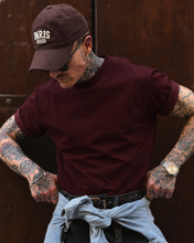 Carica l'immagine nel visualizzatore di Gallery, T-SHIRT NEW MEZZOCOLLO SEMIOVERSIZE BORDEAUX
