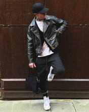 Carica l'immagine nel visualizzatore di Gallery, JEANS LOOSEFIT BLACK
