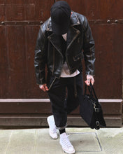 Carica l'immagine nel visualizzatore di Gallery, JEANS LOOSEFIT BLACK
