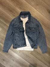 Carica l&#39;immagine nel visualizzatore di Gallery, Giubbotto in Jeans SemiOverSize Cropped

